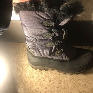 Snow boots